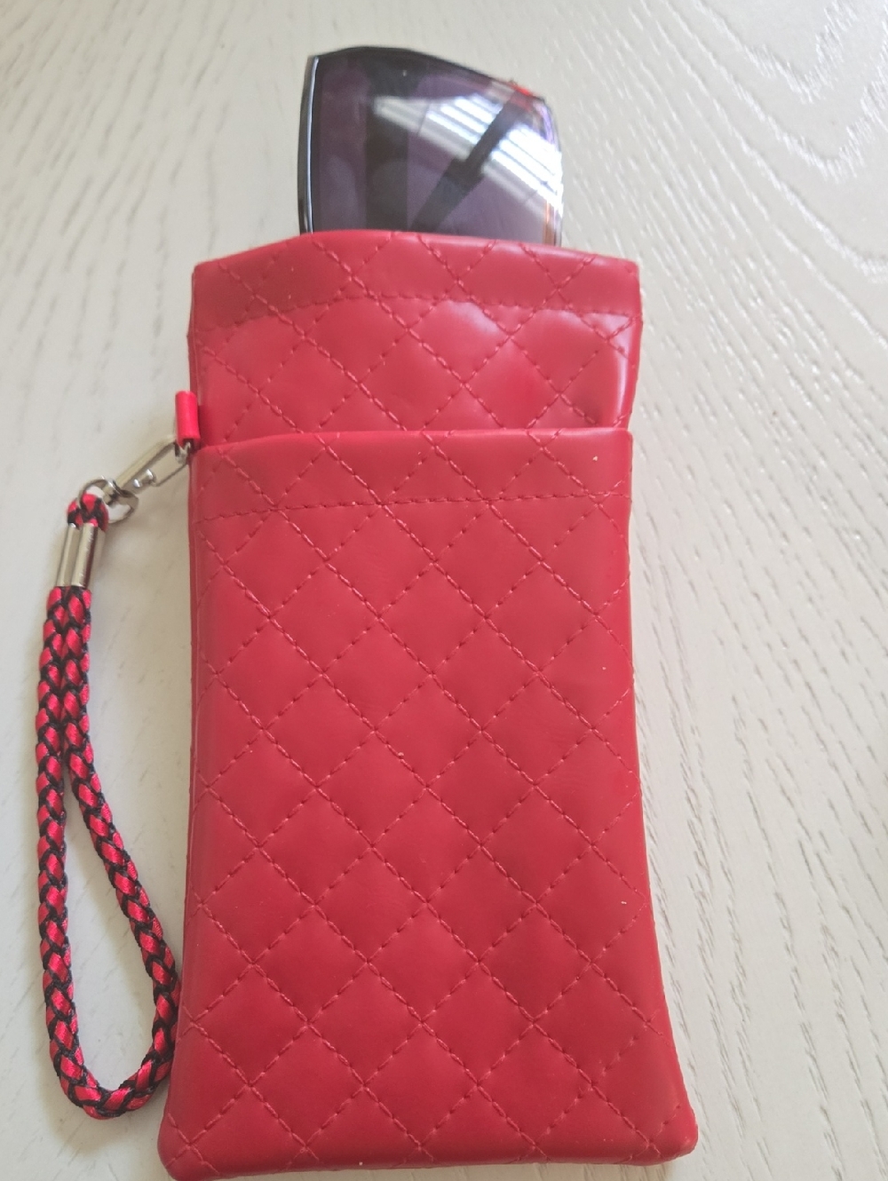 Set - Burberry Vibe Check Sunglasses & Quilted Faux Leather Wristlet Case (New) - Picture 9 of 9